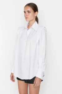 TRENDYOLMİLLA X Sagaza Studio White Ruffle Detailed Weaving Poplin Shirt - Image 2