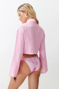 TRENDYOLMİLLA Pink Weaving 100% Cotton Beach Crop Shirt - Image 6