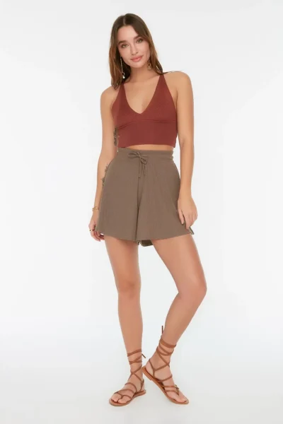 TRENDYOLMiLLA Brown Rahat Kesim Regular Waist Crepe/textured Knitting Shorts