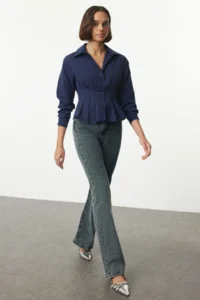 TRENDYOLMİLLA Dark Navy Fitted/Bele Oturan Weaving Shirt - Image 2