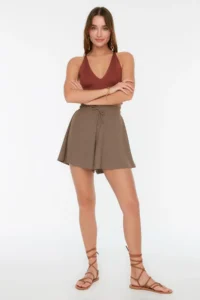TRENDYOLMiLLA Brown Rahat Kesim Regular Waist Crepe/textured Knitting Shorts - Image 2
