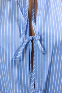 TRENDYOLMİLLA Mavi Striped Weaving Binding Detailed Beach Crop Shirt - Image 3