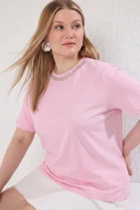 Trendyol Curve Pink Stoned Collar Relaxed Fit 100% Cotton Knitting Plus Size T-Shirt - Image 5