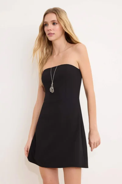 TRENDYOLMİLLA Black Strapless Short / Mini Flexible Weaving Dress