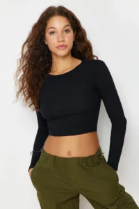TRENDYOLMİLLA Black-White 2 Sets Package Fitted Crew Neck Crop Ribbed Flexible Knitting Blouse - Image 10