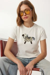 Lovelyİstanbul Embroidered Cotton Knitting T-shirt with Coat of Arms  White - Image 2