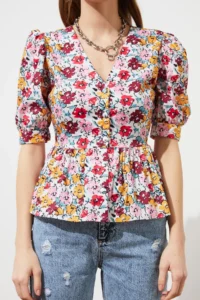 TRENDYOLMİLLA Multicolored Weaving Balloon Sleeve V-neck Floral Shirt - Image 4