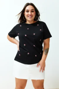 Trendyol Curve Black relaxed Floral Embroidery Detailed 100% Cotton Knitting Plus Size T-Shirt - Image 3