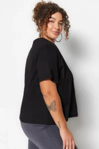 Trendyol Curve Black Crew Neck Stitching Detailed 100% Cotton Knitting Crop T-Shirt - Image 4