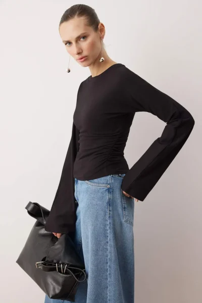 TRENDYOLMİLLA Black Spanish Arm Gathering Detailed Regular/Normal Pattern Knitting Blouse