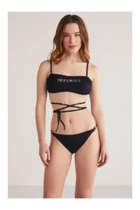 Kom  Bikini