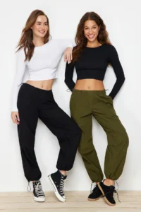TRENDYOLMİLLA Black-White 2 Sets Package Fitted Crew Neck Crop Ribbed Flexible Knitting Blouse - Image 9