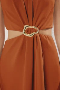 TRENDYOLMİLLA Burgundy A Cut Waist Low-cut and Accessory Detailed Maxi Weaving Crepe her dress - Image 4