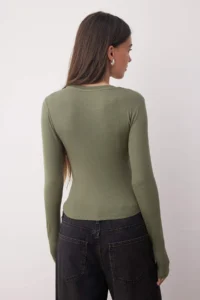 TRENDYOLMİLLA Khaki-Ecru 2 Sets Package Crop/Short Fitted/Body-Sitting Knitting Blouse - Image 4