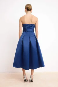 TRENDYOLMİLLA Navy Blue Satin Strapless Collar Pleated Belt Detailed Midi Dress - Image 4