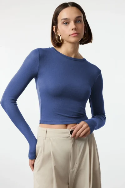 TRENDYOLMİLLA Indigo Viscose Crew Neck Crop Flexible Knitting Blouse
