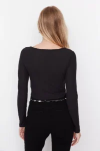 TRENDYOLMİLLA Black Button Detailed Square Neck Fitted Ribbed Flexible Crop Knitting Blouse - Image 6