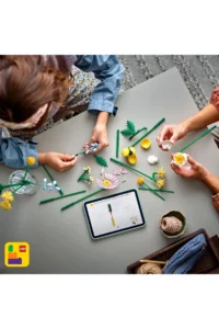 LEGO ® Botanicals Small Yellow Bouquet  - Creative Decorative Flower Bouquet Making Set for 9+ (373 P) - Image 10