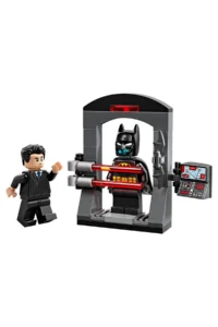 LEGO Batman  Batman: Bruce Wayne and The Batsuit (Paperbag) - Image 2
