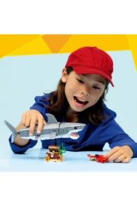LEGO ® Creator Treasure Chest with Merciless Shark  – 8+ Toy Building Set (379 Pieces) - Image 8