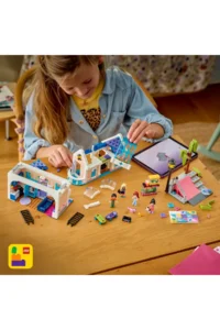 LEGO ® Friends Liann's Family House  – 7+ Creative Toy Building Set (946 Pieces) - Image 9