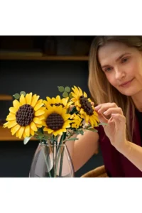 LEGO ® Botanicals Sunflower Bouquet 11502 - Decorative Model Building Set for Adults (686 Pieces) - Image 3