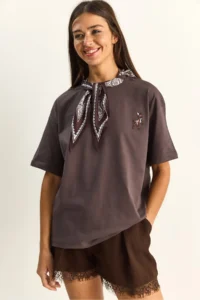 Bianco Lucci Women's Gazelle Embroidered Basic Casual T-Shirt with Scarf 7517