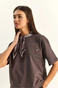 Bianco Lucci Women's Gazelle Embroidered Basic Casual T-Shirt with Scarf 7517 - Image 4