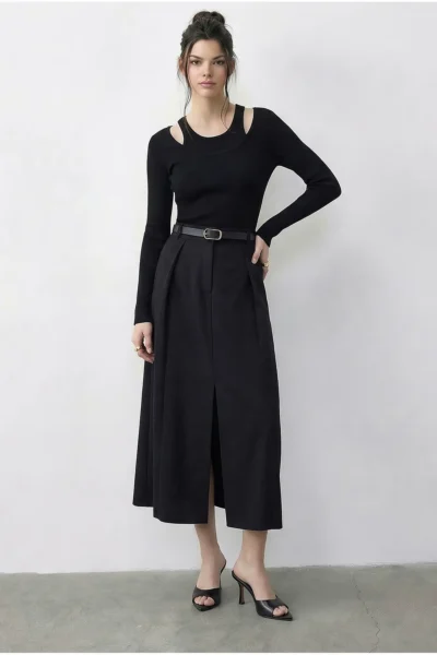 60286019-BLACK_1