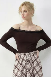 Bianco Lucci Women's Strappy Lace Detailed Madonna Collar Blouse 1064 - Image 3