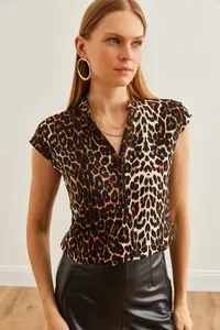 Olalook Women's Stone Leopard V-Neck 4 Button Viscose Blouse