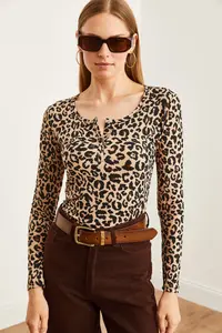 Olalook Women Leopard Beige Plaid Camisole Blouse - Image 3