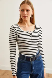 Olalook Women's Thick Ribbed Black Placket Camisole Blouse - Image 4