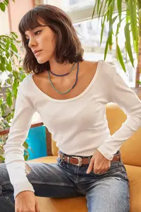 Olalook Women's Ecru Wide Collar Camisole Blouse - Image 4