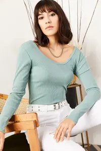 Olalook Women's Water Green Wide Collar Camisole Blouse