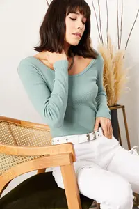 Olalook Women's Water Green Wide Collar Camisole Blouse - Image 3