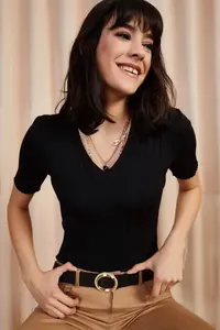 Olalook Women's Black V-Neck Summer Knitwear T-Shirt - Image 4