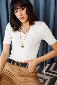 Olalook Women's White V-Neck Summer Knitwear T-Shirt - Image 2