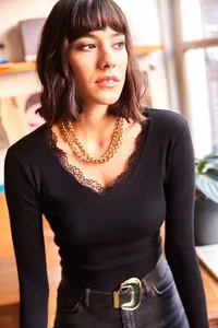 Olalook Women's Black Collar Lace V-Neck Camisole Knitted Blouse