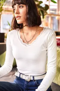 Olalook Women's Ecru Collar Lace V-Neck Camisole Knitted Blouse