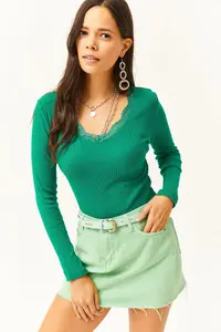 Olalook Women's Emerald Green Collar Lace V-Neck Camisole Knitted Blouse - Image 3