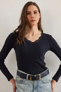 Olalook Women's Navy Blue Collar Lace V-Neck Camisole Knitted Blouse - Image 5