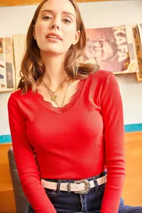 Olalook Women's Red Collar Lace V-Neck Camisole Knitted Blouse - Image 4