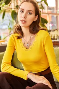 Olalook Women's Yellow Collar Lace V-Neck Camisole Knitted Blouse - Image 2