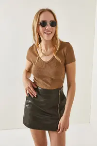 Olalook Women's Camel-Stone V-Neck Short Sleeve 2-Piece Set Blouse - Image 6
