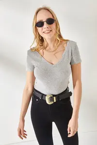 Olalook Women's Gray-Ecru V-Neck Short Sleeve 2-Piece Set Blouse - Image 3