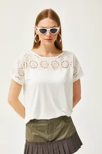Olalook Women Ecru Fisto Detailed Yarasa Blouse - Image 4