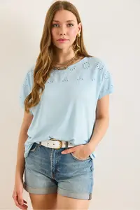 Olalook Women's Light Blue Scallop Detailed Bat Blouse - Image 4