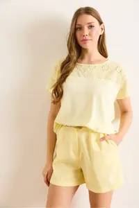 Olalook Women's Light Yellow Scallop Detailed Bat Blouse - Image 3