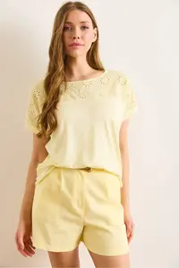 Olalook Women's Light Yellow Scallop Detailed Bat Blouse - Image 5